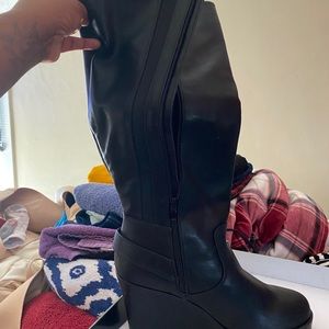 Size 10.5 black Buckle wedge knee boot